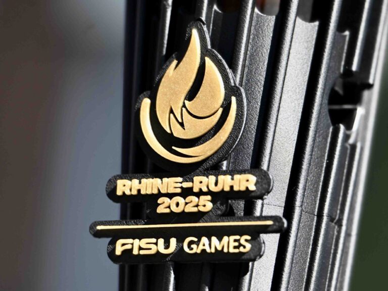 Ankunft der FISU-Fackel in Duisburg: Symbol für Zusammenhalt und Vorfreude Signet auf der FISU Worls Games 2025-Fackel