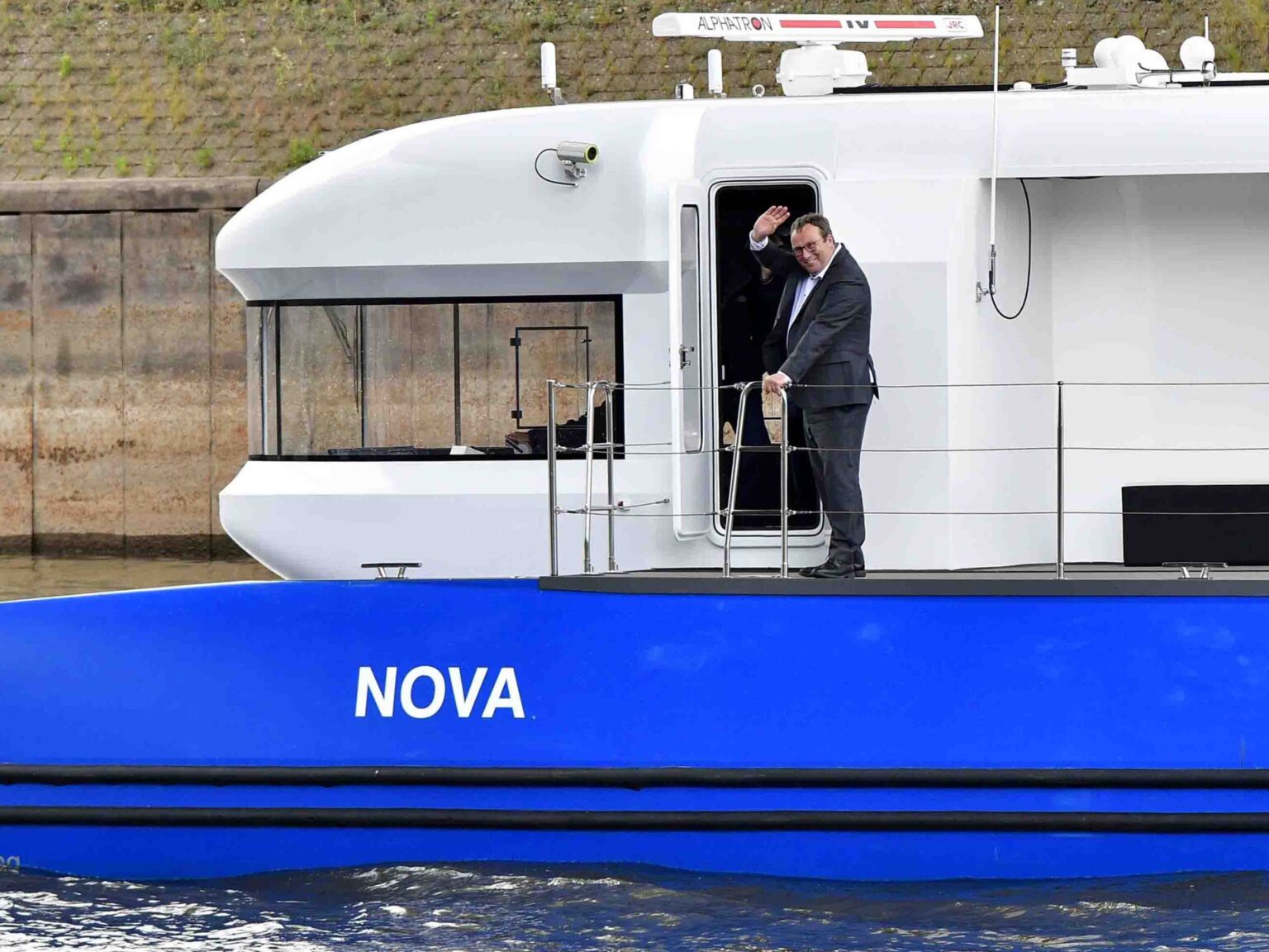 NRW-Umweltminister Krischer tauft Forschungsschiff NOVA (Uni Duisburg-Essen)