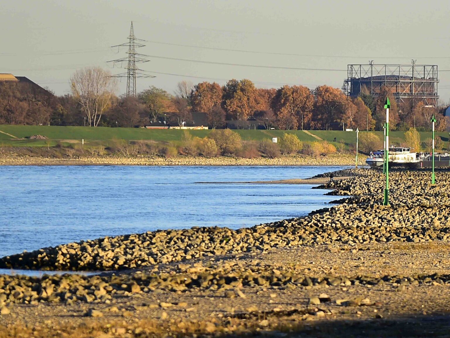 Badeverbot in Duisburg: Lebensgefahr in Seen und im Rhein