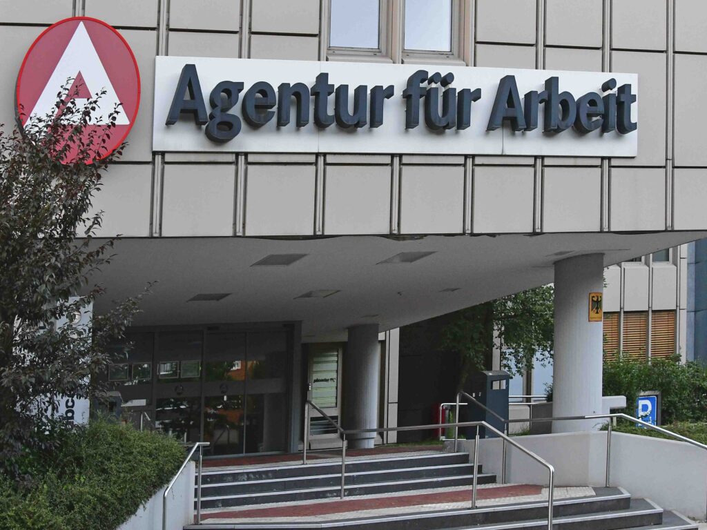 Arbeitslosenzahlen im Februar: Arbeitslosenquote sinkt leicht Arbeitsamt