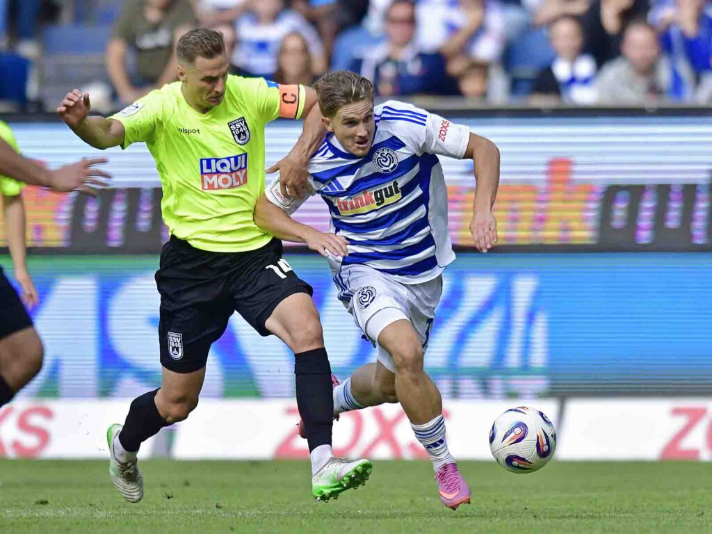 Laufduell um den Ball