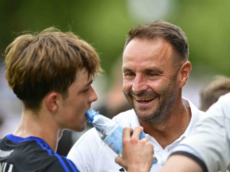 Später Sturmlauf im Niederrheinpokal: Symalla & Kother schießen Zebras zum klaren Erfolg