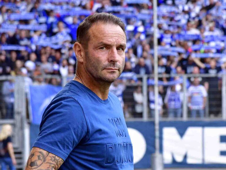 Chefcoach Dietmar Hirsch mit eisernem Blick glaubt an einen Sieg in Verl