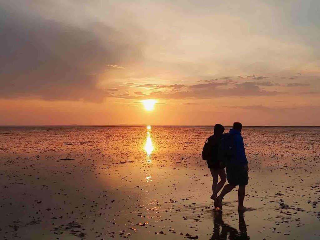 Wattwanderung mit Sonnenuntergang