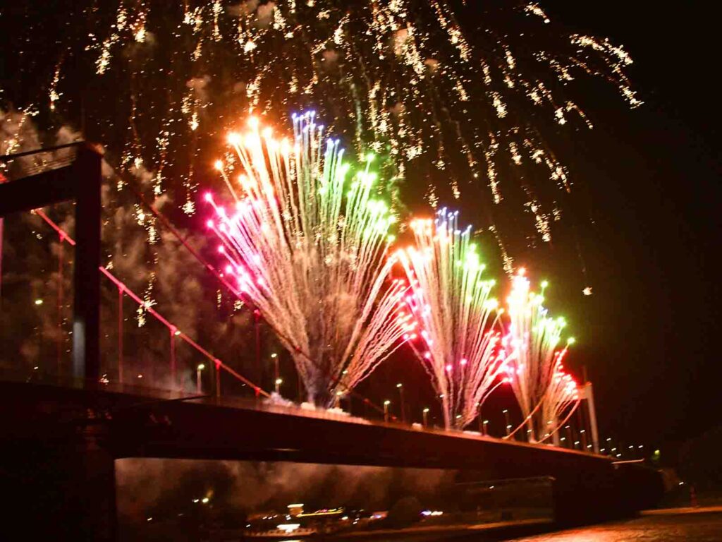Ruhrorter Hafenfest mit Feuerwerk
