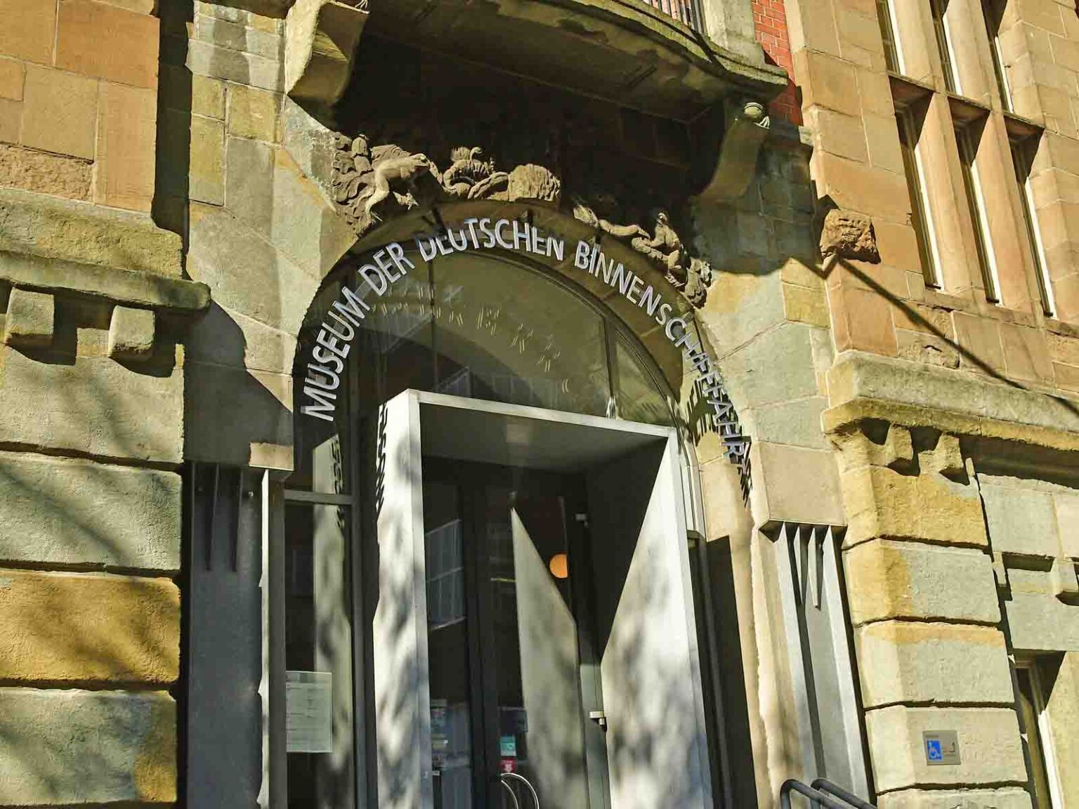 Eingangsportal zum Museum der Deutschen Binnenschifffahrt