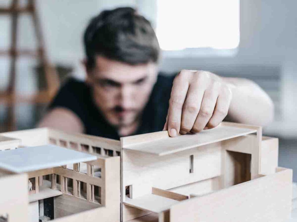 Ingenieurarbeitsmarkt unter Druck – zwischen Krise und Fachkräftemangel Planer am Modell