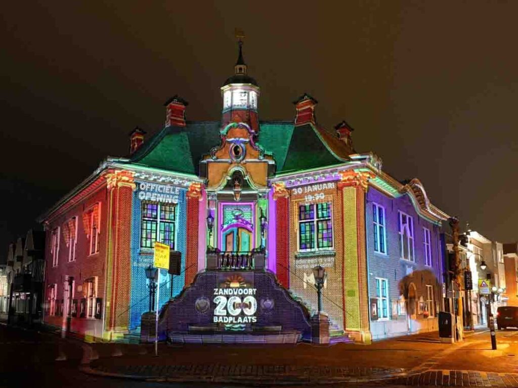 Lichtshow am Zandvoorter Rathaus