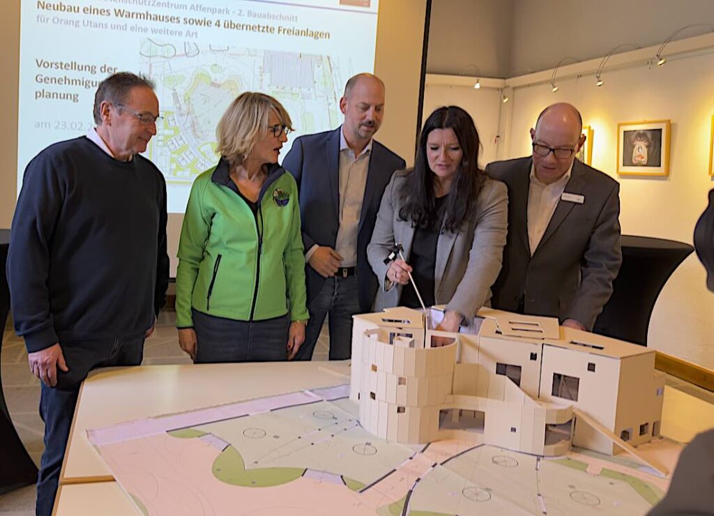 Modell vom neuen Warmhaus im Affenpark