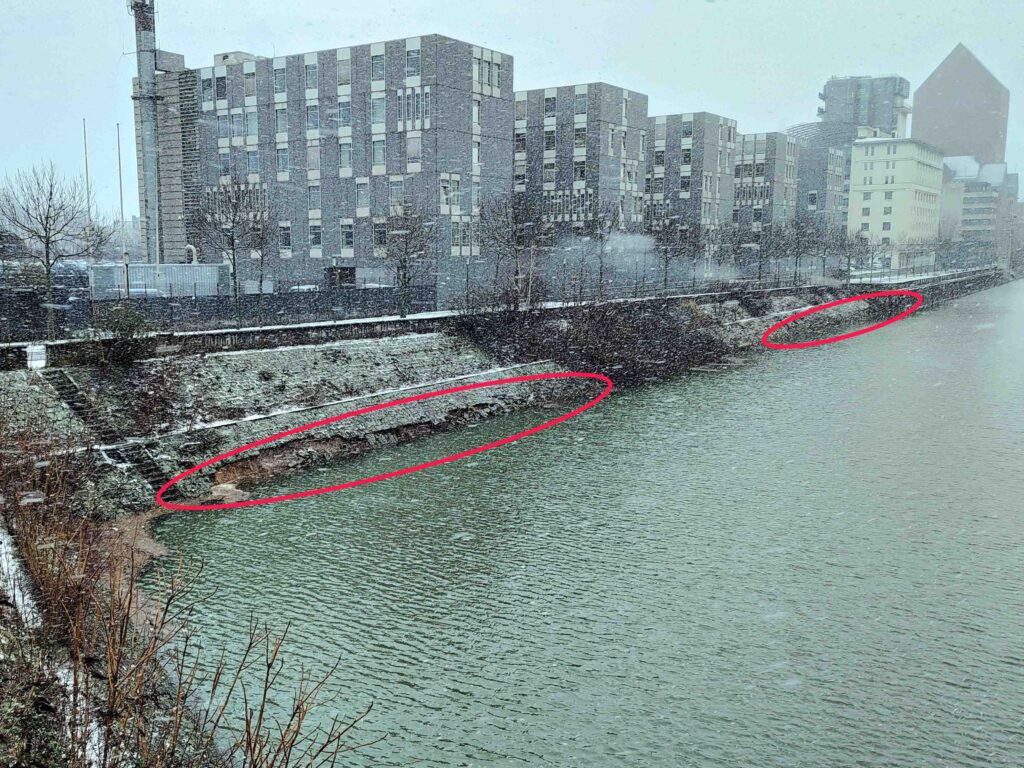 Schäden an der Uferböschung im Innenhafen – Sicherungsmaßnahmen eingeleitet An der nördlichen Uferböschung des Innenhafens ist an zwei Stellen die Natursteinbefestigung großflächig abgerutscht.