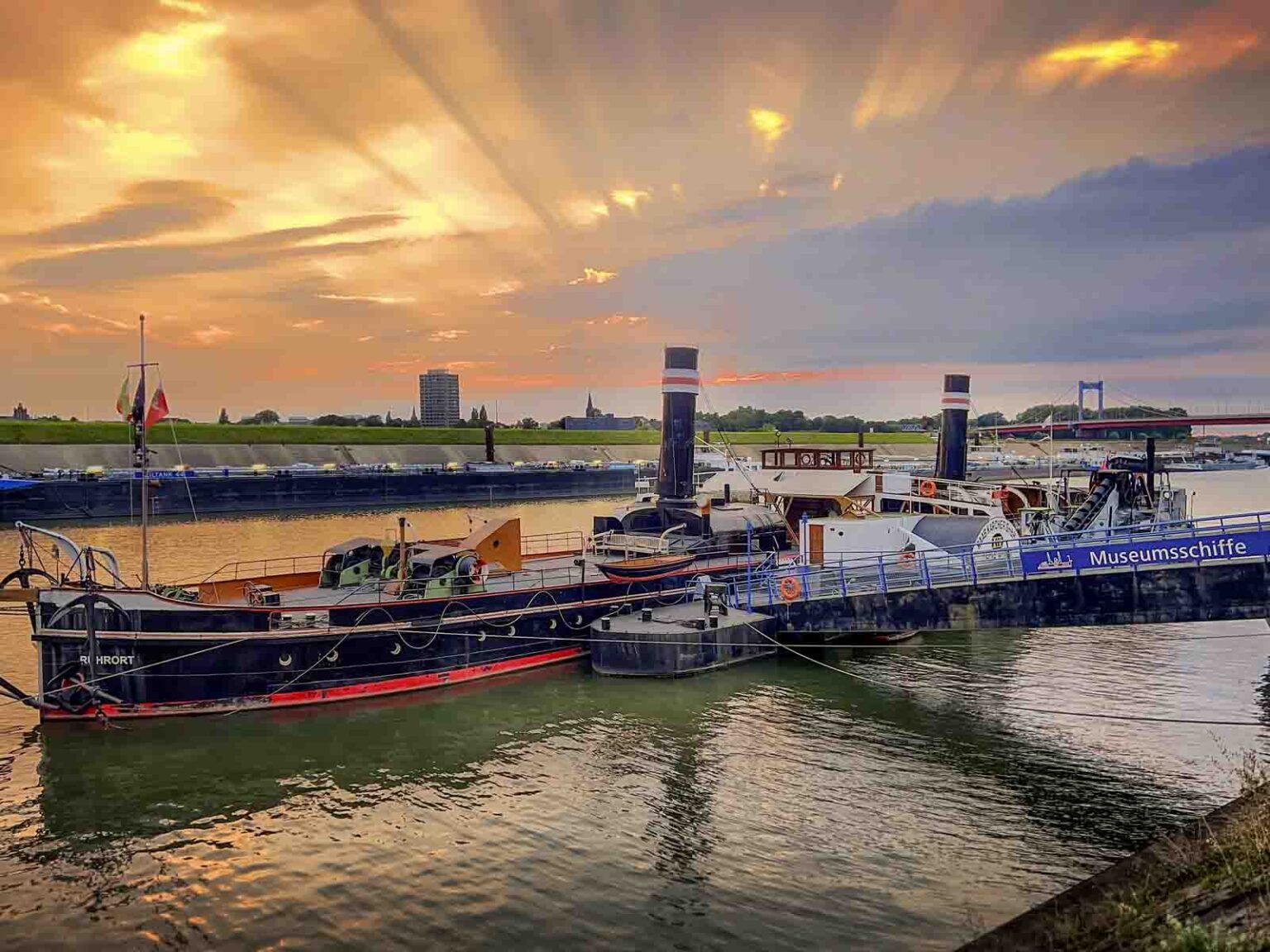 Oscar Huber: Werftzeit beendet Schiff, Hafen, Duisburg Ruhrort, Rhein,