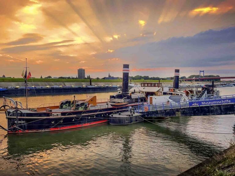 Oscar Huber: Werftzeit beendet Schiff, Hafen, Duisburg Ruhrort, Rhein,