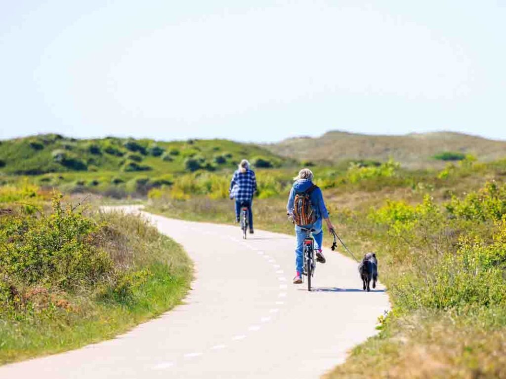 Radfahrer in den Dünen