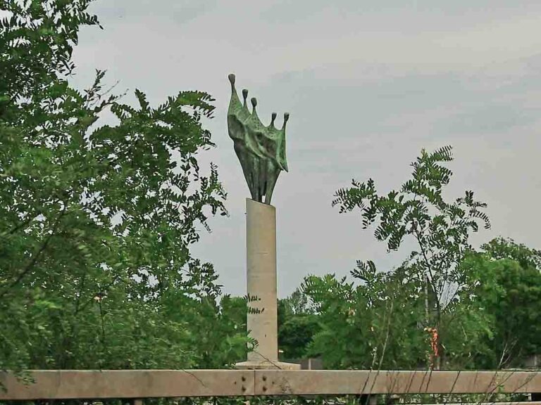 Bronze-Figuren