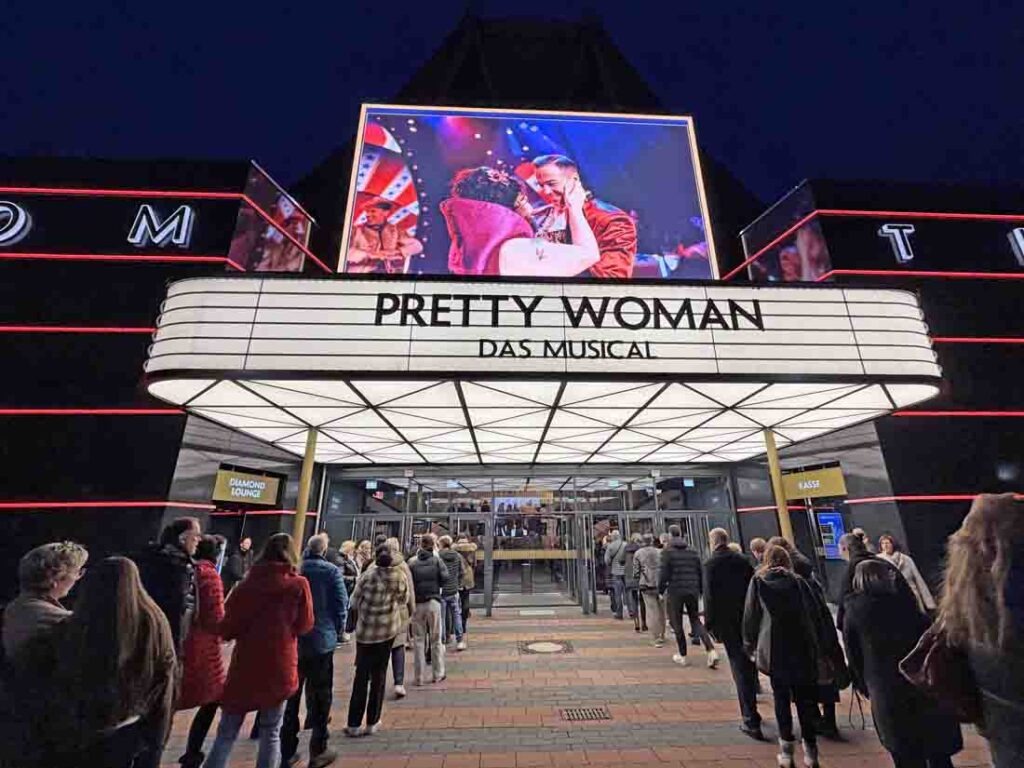 PRETTY WOMAN – Das Musical Eingang zum Musicaltheater - Pretty Woman
