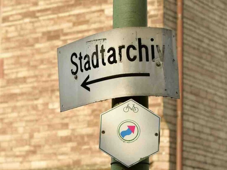 Wegweiser zum Stadtarchiv Duisburg