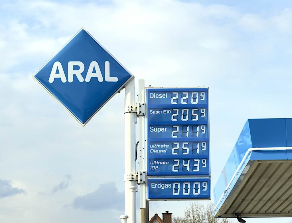 Inflationsrate im März 2026 bei +2,7 % Tankstellenpreise an der Anzeigetafel