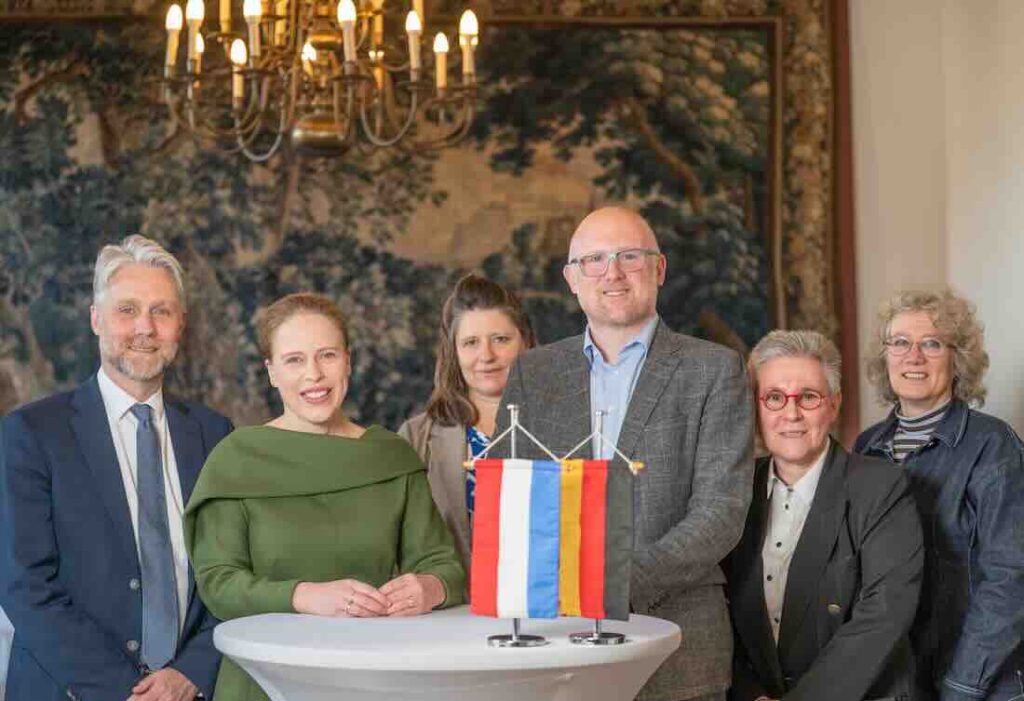 Rotterdams Bürgermeisterin Carola Schouten zu Besuch im Duisburger Rathaus Gruppenbild