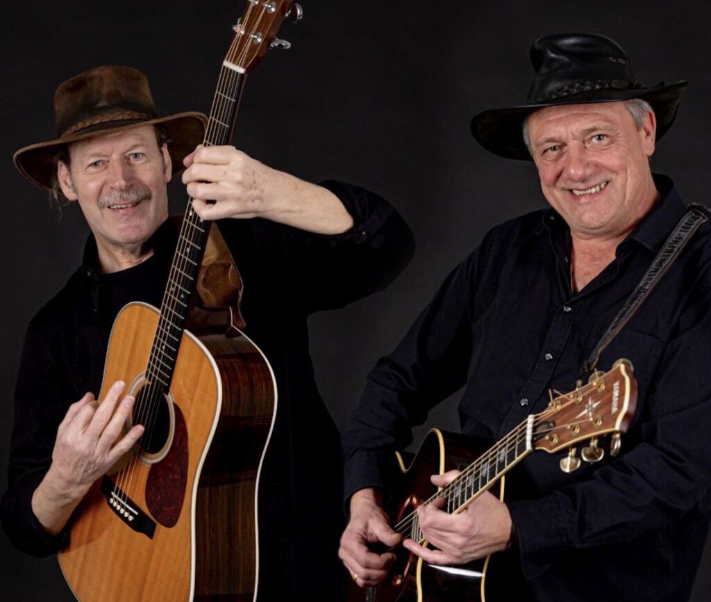 Duo mit Gitarren