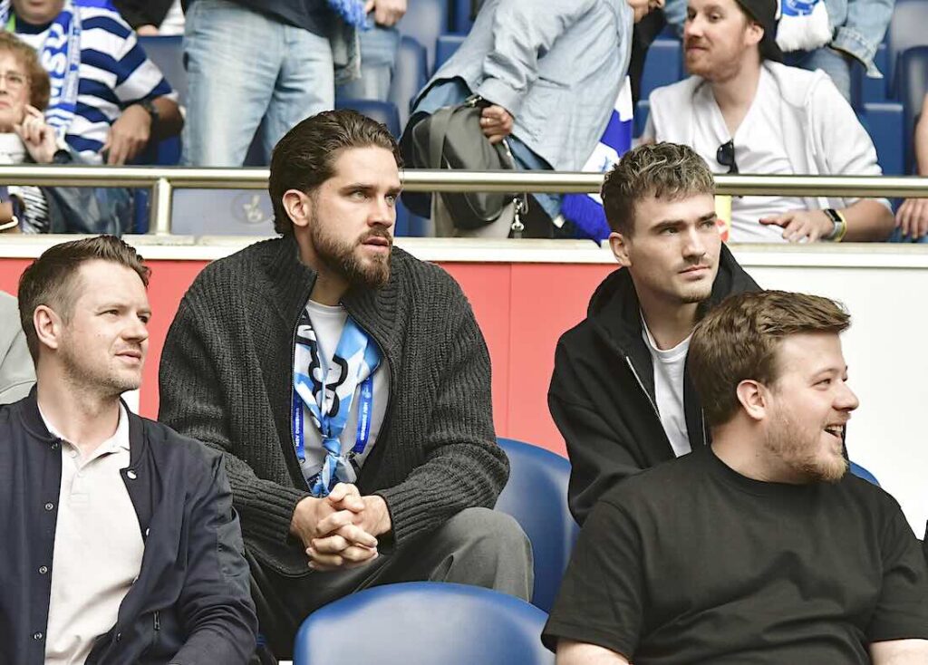 MSV-Spieler auf der Tribüne