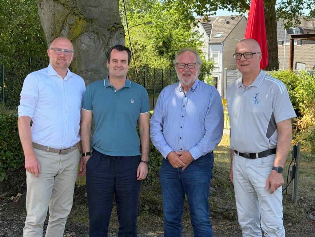 Vorbereitungen zur außerordentlichen Mitgliederversammlung abgeschlossen Gruppenbild