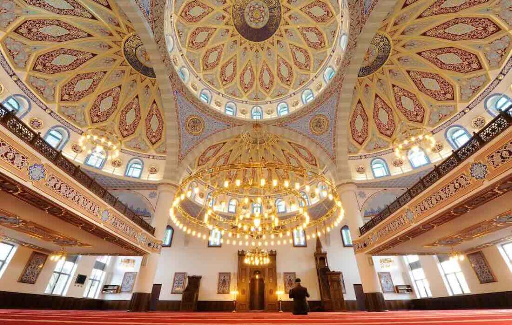 Deckenmalerei in der Merkez-Moschee