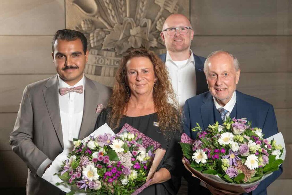 Ehrennadeln an Heike Wiehe und Robert Philipps verliehen Gruppenbild