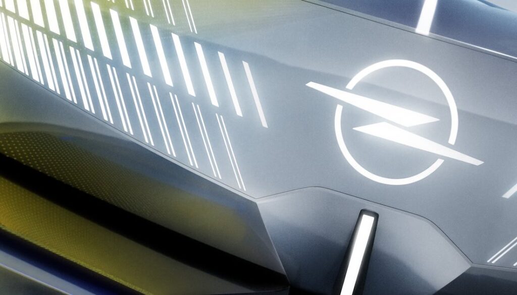 Premiere in Paris: Erste Ausblicke auf den atemberaubenden Opel STX Concept Frontpartie eines Autos
