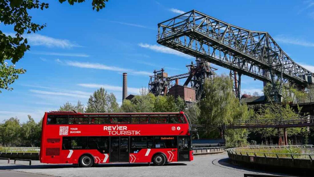 Durch Duisburg mit dem Doppeldecker-Bus mit Cabrio-Dach Cabrio-Doppeldecker-Bus